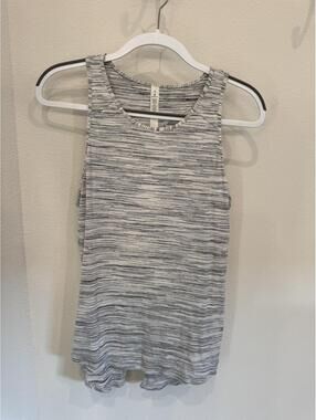 Lululemon Women's Size 8 Sleeveless Workout Tank Top